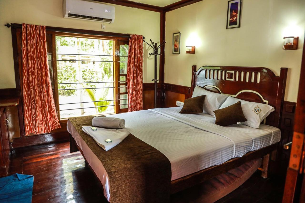 Grand Villa Houseboat Kumarakom Extérieur photo