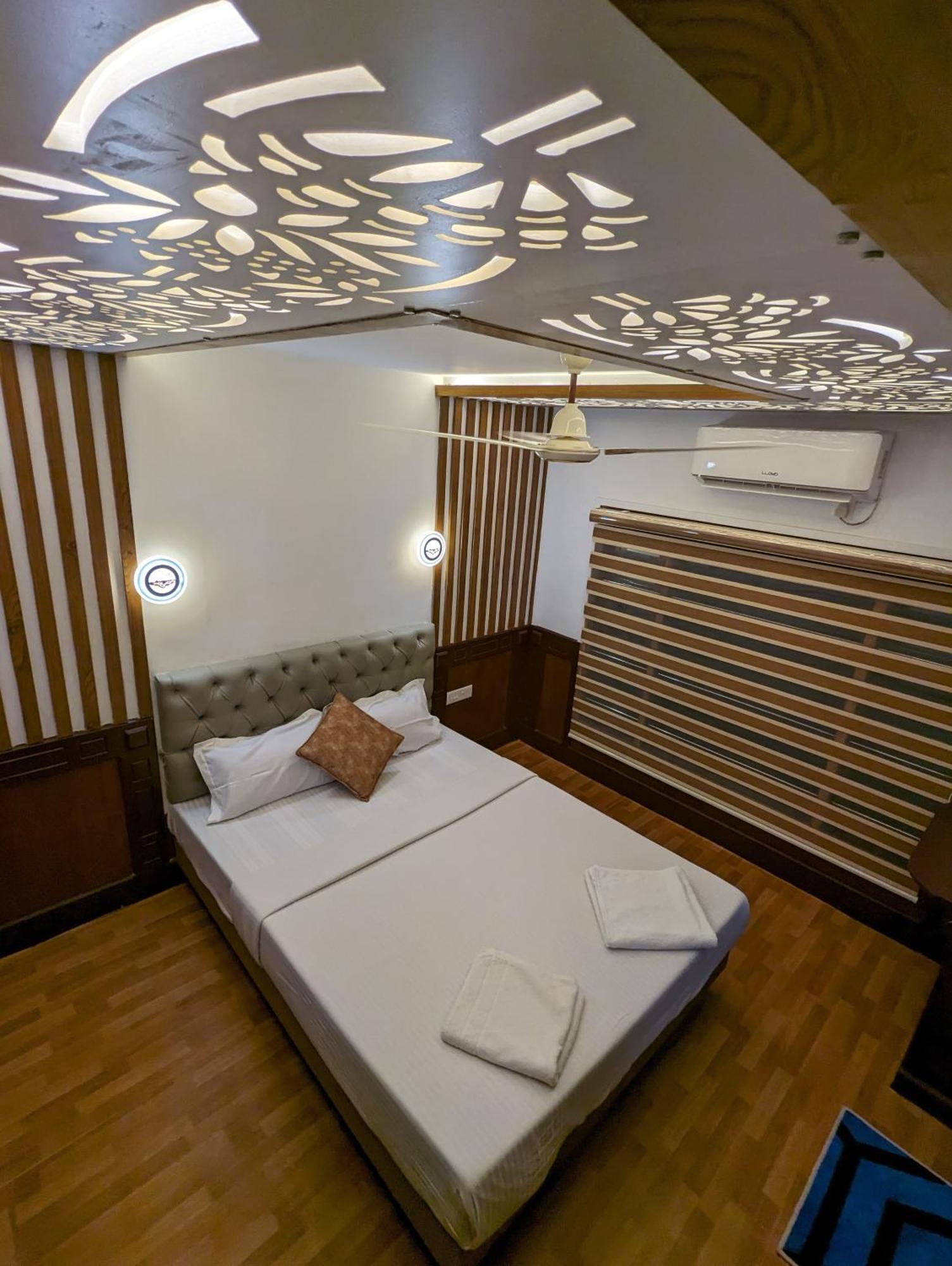 Grand Villa Houseboat Kumarakom Extérieur photo