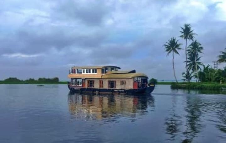 Grand Villa Houseboat Kumarakom Extérieur photo