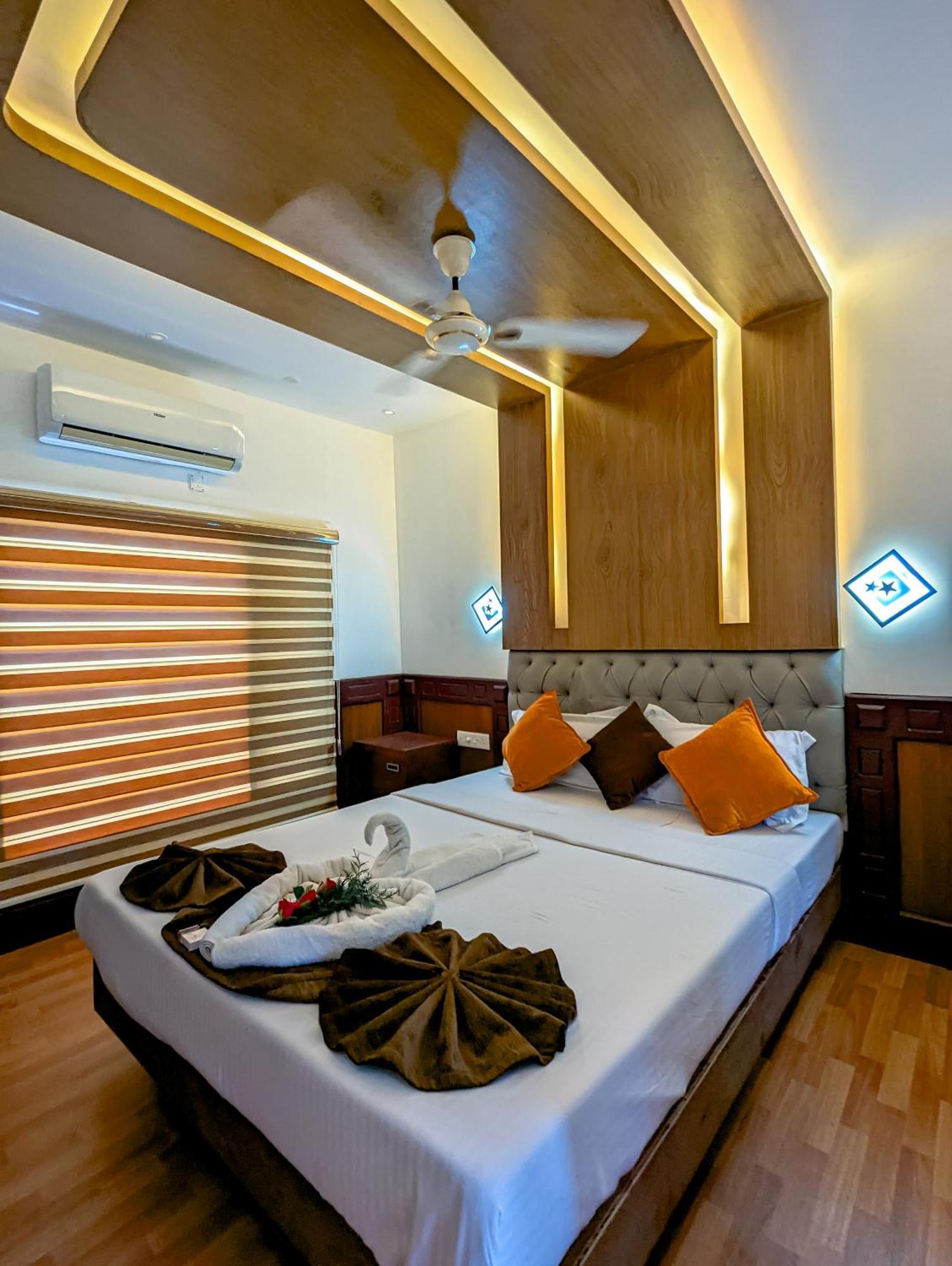 Grand Villa Houseboat Kumarakom Extérieur photo