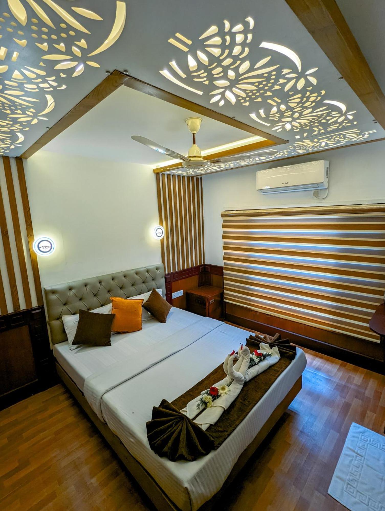 Grand Villa Houseboat Kumarakom Extérieur photo