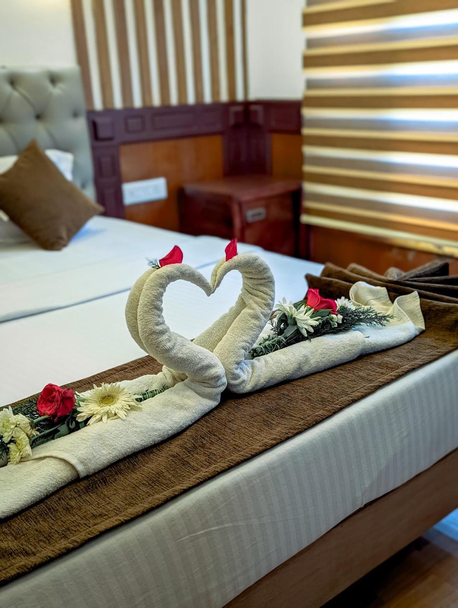 Grand Villa Houseboat Kumarakom Extérieur photo